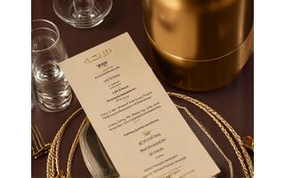 豪華なプライベートルームでのパーティーの様子